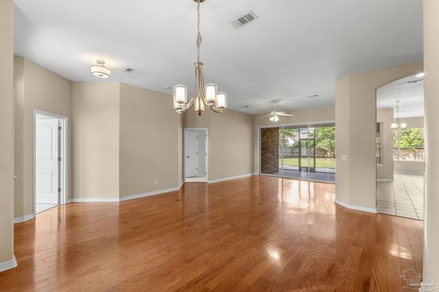8 Warrior Ct, Pensacola, FL 32507