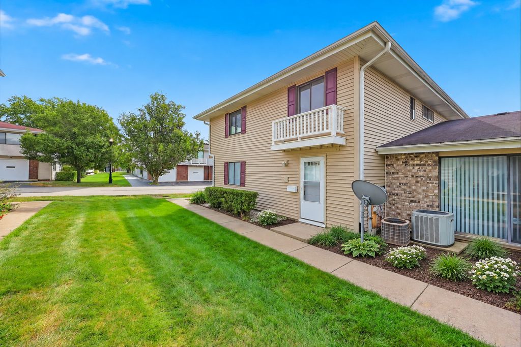 18 Eastham Court 18, Schaumburg, IL 60193 — exterior