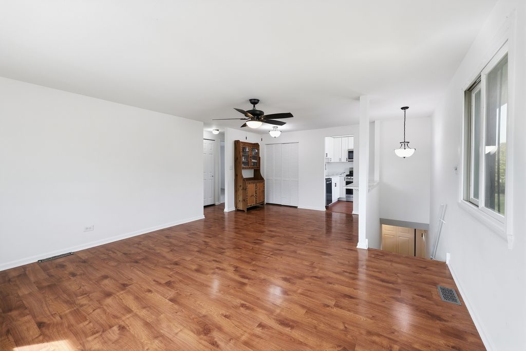 18 Eastham Court 18, Schaumburg, IL 60193 — photo 5