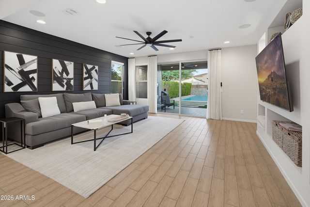3211 E BRYCE Lane, Phoenix, AZ 85050