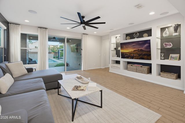 3211 E BRYCE Lane, Phoenix, AZ 85050