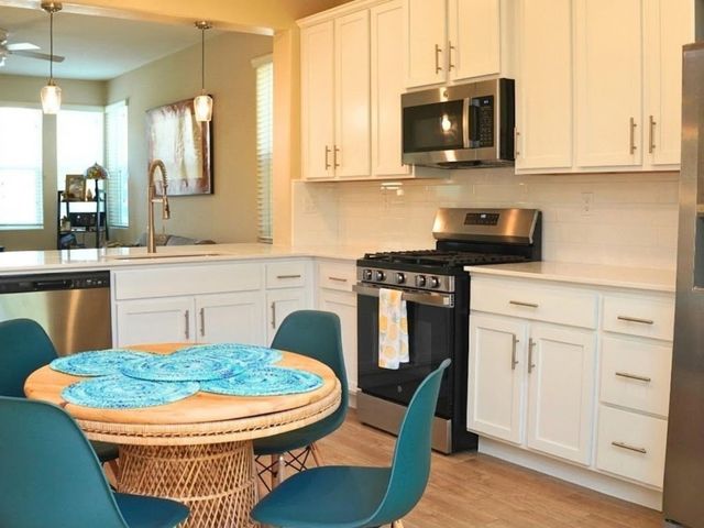 1120 Vanguard Way W, Madera, CA 93636