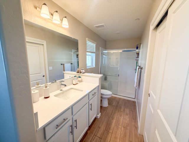 1120 Vanguard Way W, Madera, CA 93636