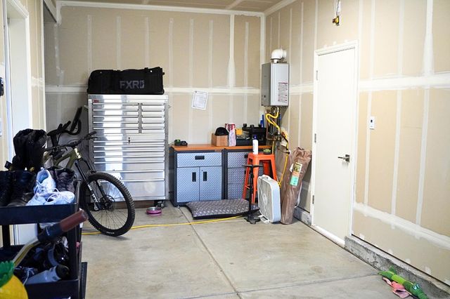1120 Vanguard Way W, Madera, CA 93636