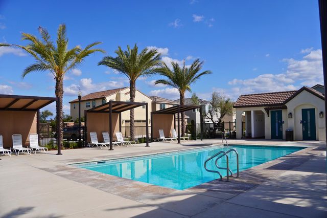 1120 Vanguard Way W, Madera, CA 93636