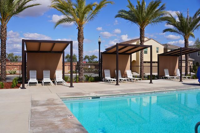1120 Vanguard Way W, Madera, CA 93636