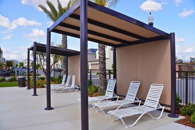1120 Vanguard Way W, Madera, CA 93636