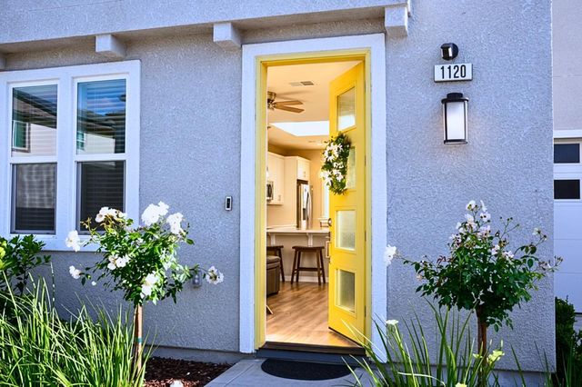 1120 Vanguard Way W, Madera, CA 93636