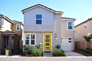 1120 Vanguard Way W, Madera, CA 93636