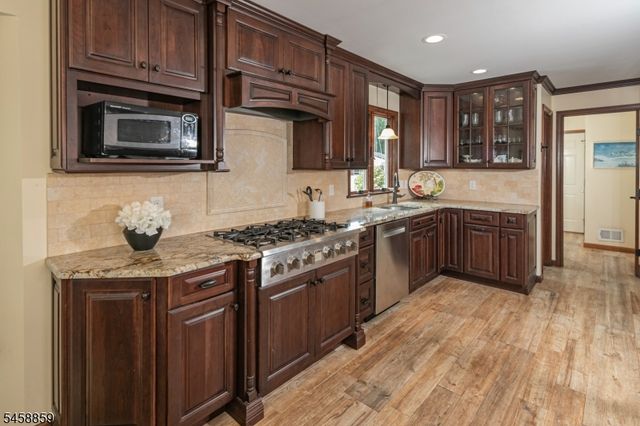 9 Summershade Ln, Raritan Twp., NJ 08551