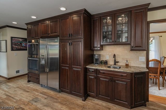 9 Summershade Ln, Raritan Twp., NJ 08551