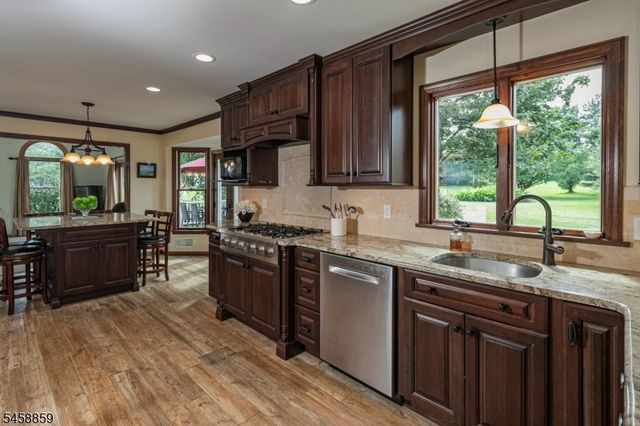 9 Summershade Ln, Raritan Twp., NJ 08551