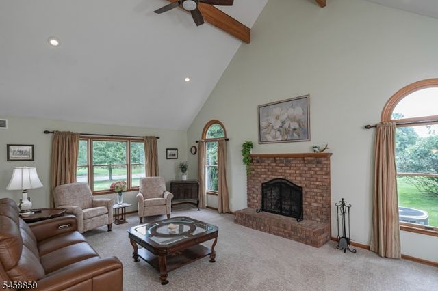9 Summershade Ln, Raritan Twp., NJ 08551