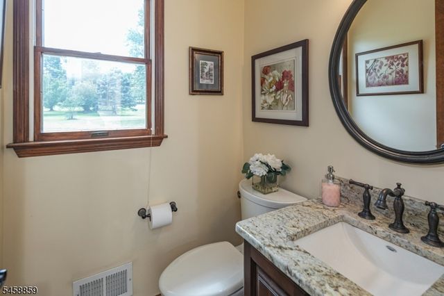 9 Summershade Ln, Raritan Twp., NJ 08551