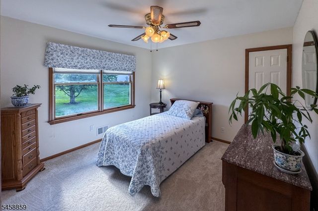 9 Summershade Ln, Raritan Twp., NJ 08551