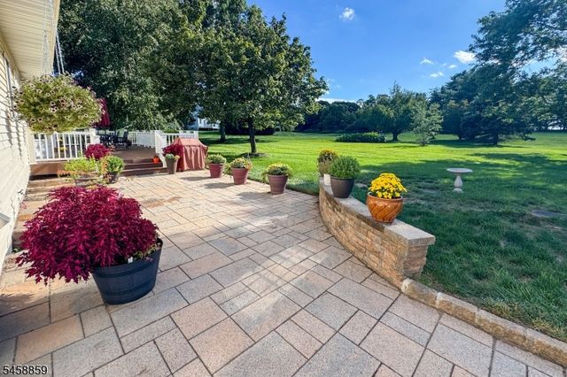 9 Summershade Ln, Raritan Twp., NJ 08551