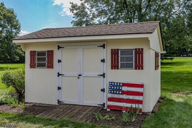 9 Summershade Ln, Raritan Twp., NJ 08551