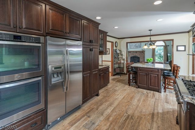9 Summershade Ln, Raritan Twp., NJ 08551