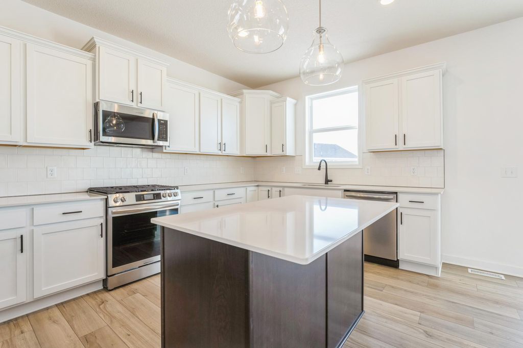 1034 Ashbury Lane NE, Hanover, MN 55341