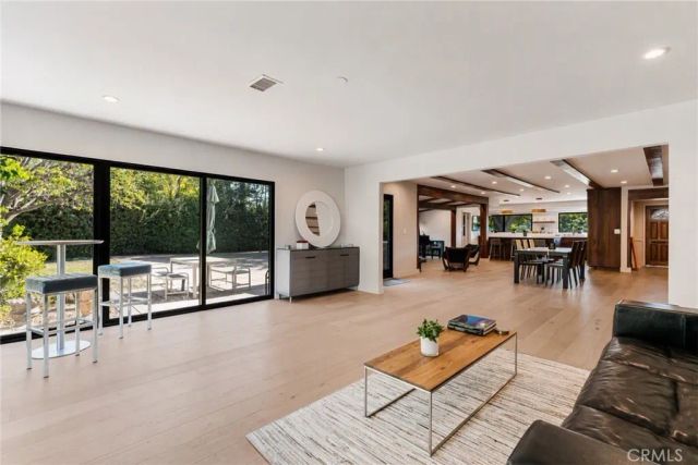 5950 Winnetka, Woodland Hills, CA 91367