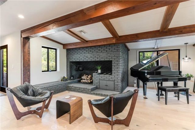 5950 Winnetka, Woodland Hills, CA 91367
