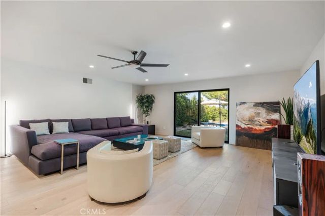 5950 Winnetka, Woodland Hills, CA 91367