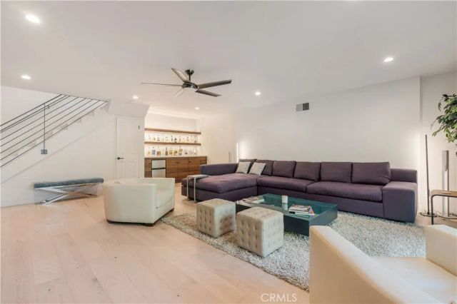 5950 Winnetka, Woodland Hills, CA 91367