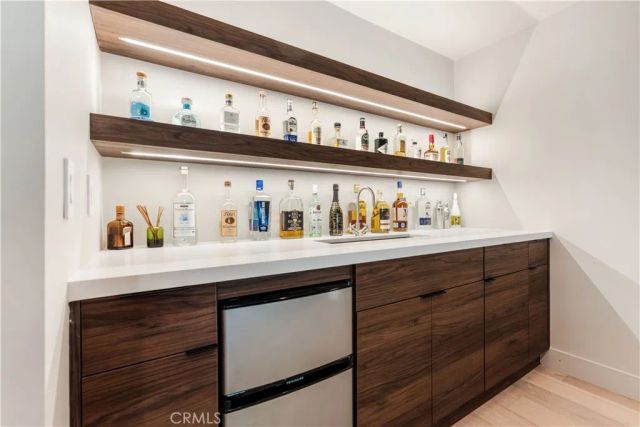 5950 Winnetka, Woodland Hills, CA 91367