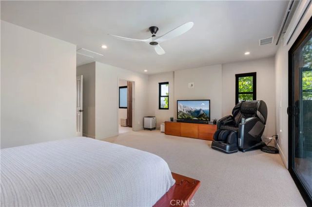5950 Winnetka, Woodland Hills, CA 91367