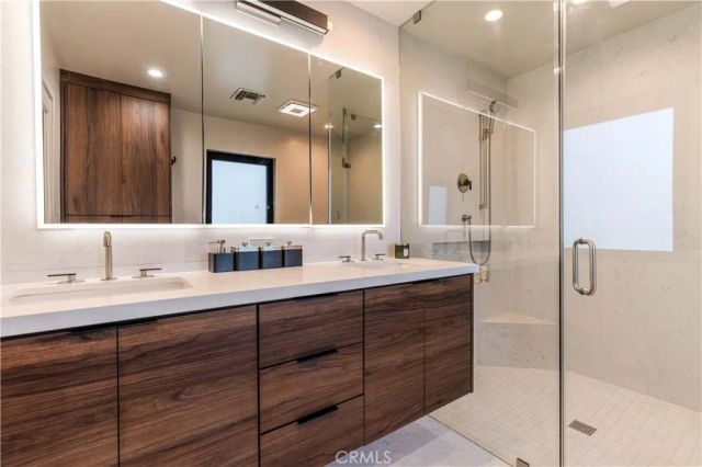 5950 Winnetka, Woodland Hills, CA 91367