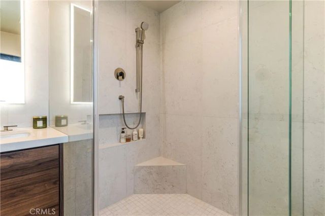 5950 Winnetka, Woodland Hills, CA 91367