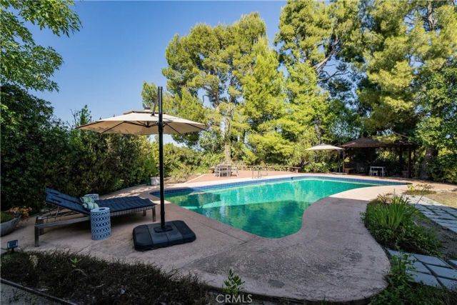 5950 Winnetka, Woodland Hills, CA 91367