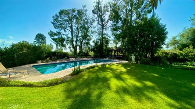 5950 Winnetka, Woodland Hills, CA 91367