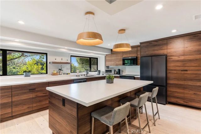 5950 Winnetka, Woodland Hills, CA 91367