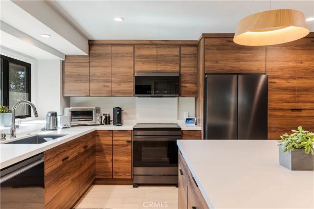 5950 Winnetka, Woodland Hills, CA 91367