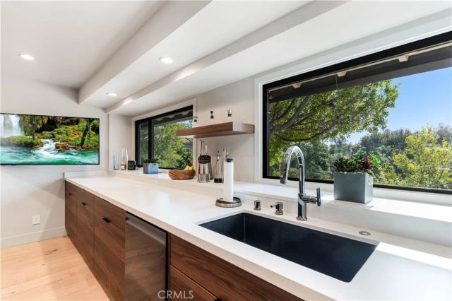 5950 Winnetka, Woodland Hills, CA 91367