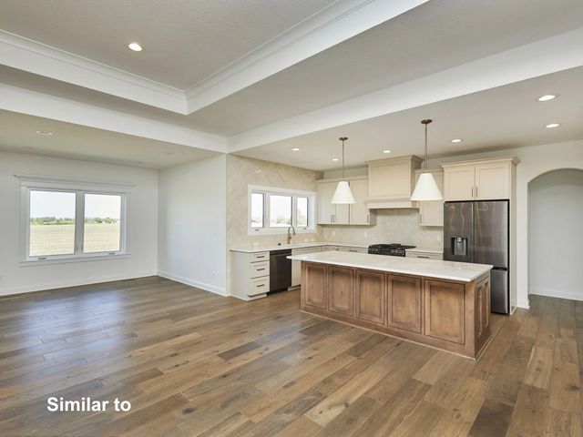 17539 North Valley Drive, Urbandale, IA 50322