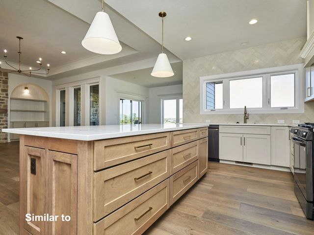 17539 North Valley Drive, Urbandale, IA 50322