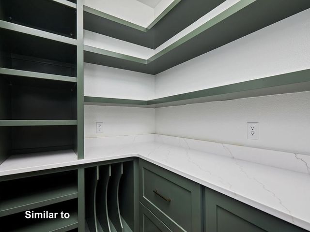 17539 North Valley Drive, Urbandale, IA 50322