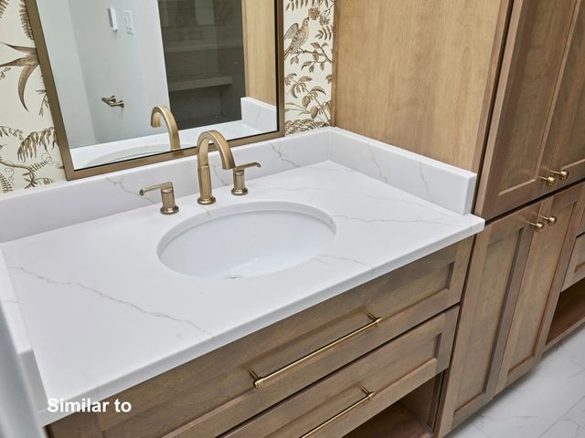 17539 North Valley Drive, Urbandale, IA 50322