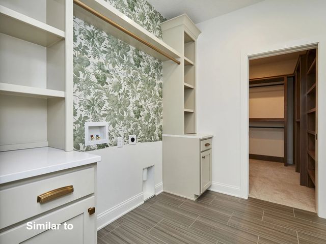 17539 North Valley Drive, Urbandale, IA 50322