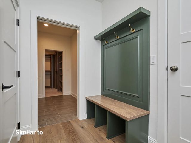 17539 North Valley Drive, Urbandale, IA 50322