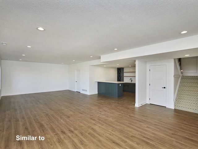 17539 North Valley Drive, Urbandale, IA 50322