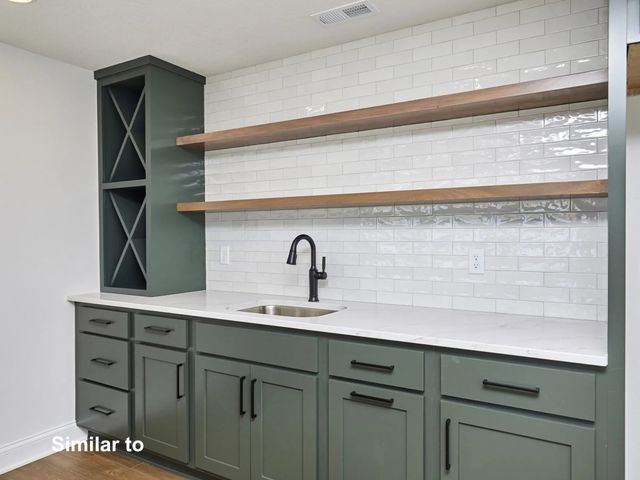 17539 North Valley Drive, Urbandale, IA 50322