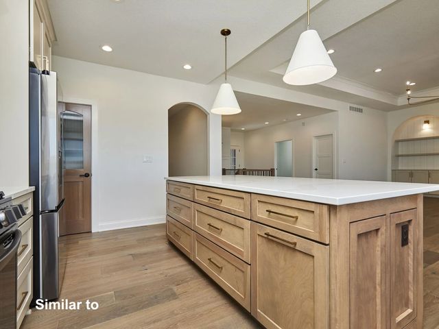 17539 North Valley Drive, Urbandale, IA 50322