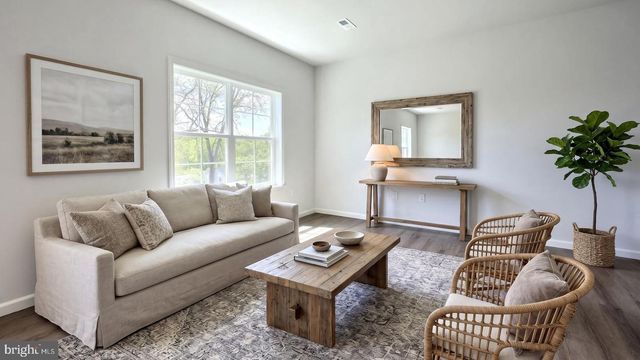 102 FLINT DR, Manheim, PA 17545