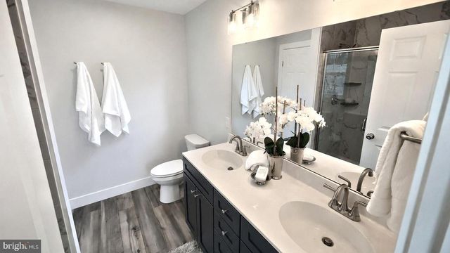 102 FLINT DR, Manheim, PA 17545