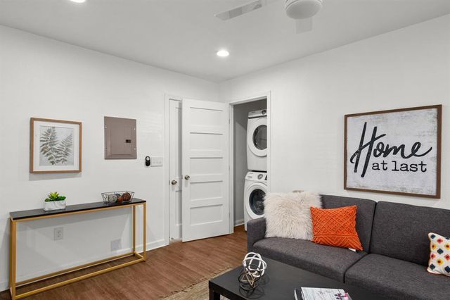 301 E 33rd ST 6, Austin, TX 78705