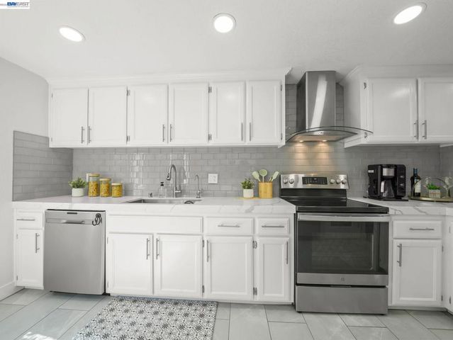 5371 San Simeon Pl, Castro Valley, CA 94552