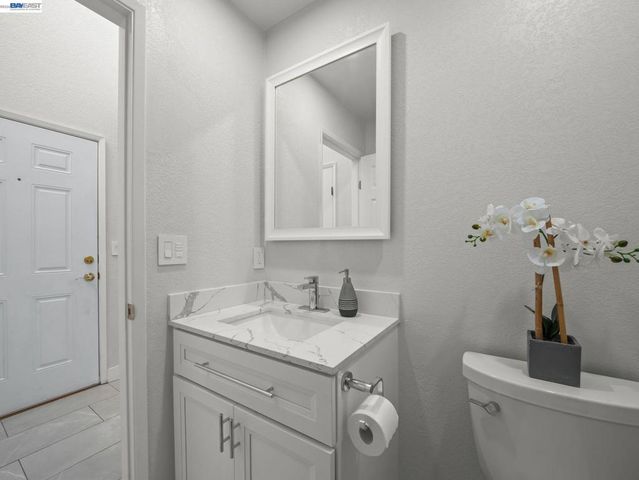 5371 San Simeon Pl, Castro Valley, CA 94552
